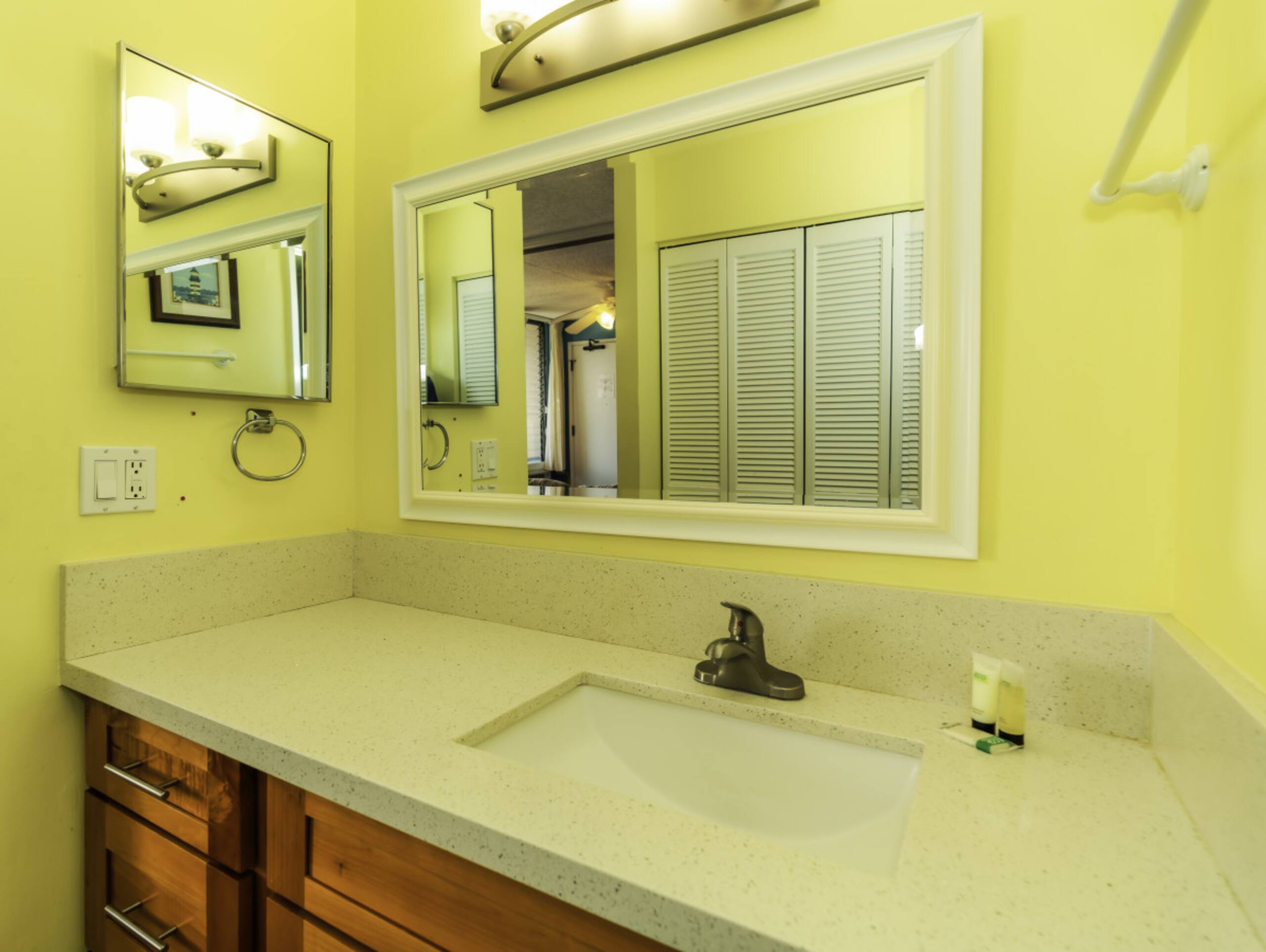 Condo in Honolulu · ★4.27 · 1 bedroom · 3 beds · 1 private bath - Image 16