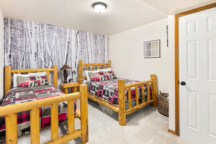 غرفة نوم في الطابق السفلي - انجرف للنوم على السرير المزدوج أو الفردي.