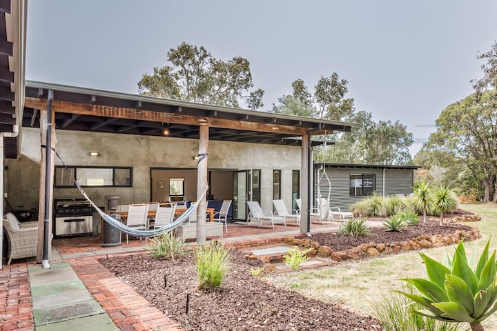 Old Mill Grove—Bush Escape Near Beaches & Wineries