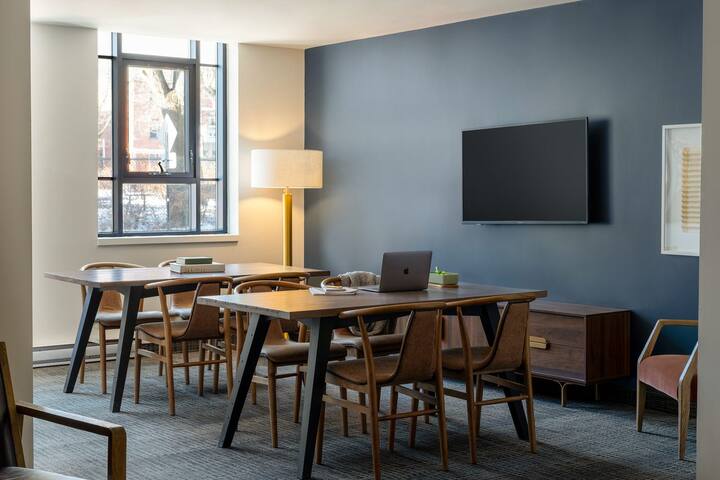 Sonder Le Guerin | Three-Bedroom Apartment gallery image 2