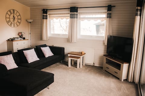Popular Airbnb listing: Keer Side Lodge - Luxury lodge with prvt hot tub in Warton