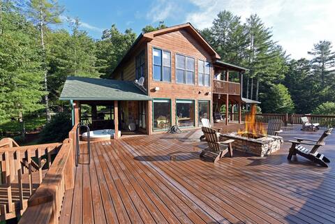 Golden Mountain Tops- Hot tub, Wifi, seasonal view