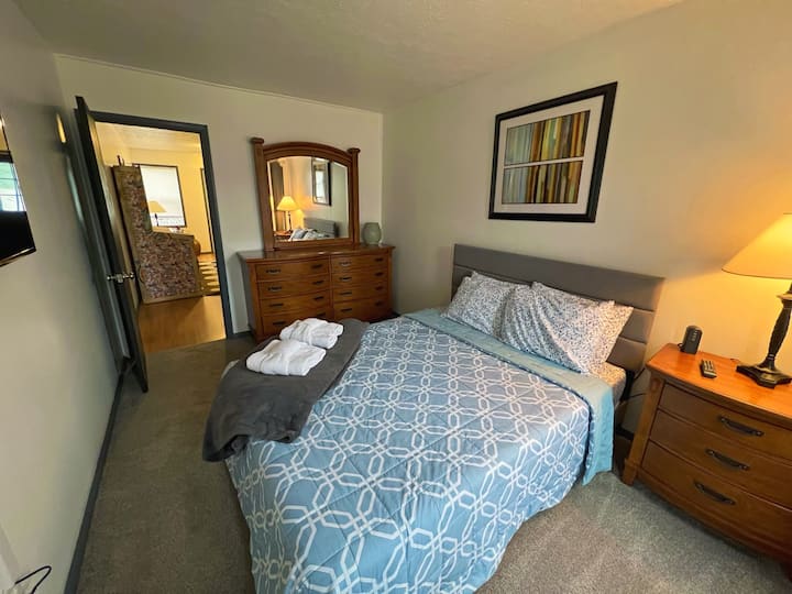 First floor king bedroom