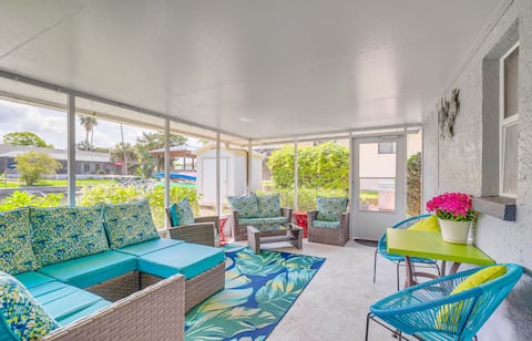 Crystal River Getaway w/ Dock, Kayaks & Bicycles!