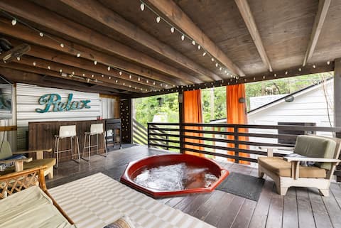 Austin Oasis - Hot Tub, Guest House & Walk to Bars