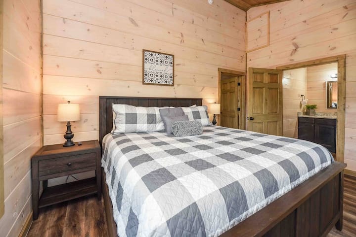 Upstairs King ensuite with large closet, television and ceiling fan.