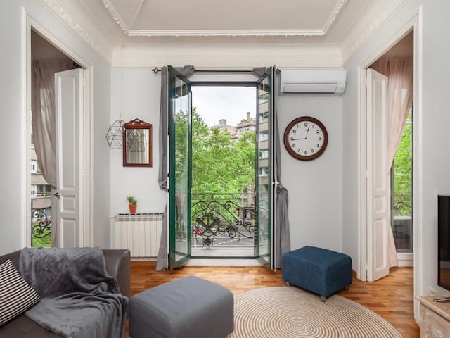 Art House Rocafort Station `Sant Antoni´