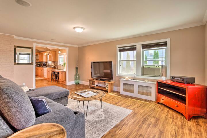 Coastal Abode w/ Beach Views, Walk to Beach & Bars gallery image 3