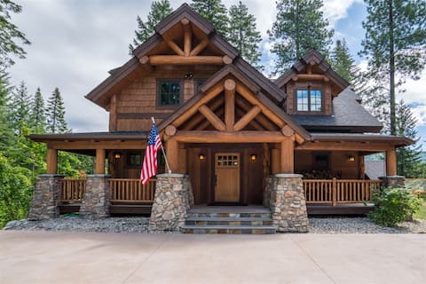 Norge Haus - Riverfront Extraordinary Home