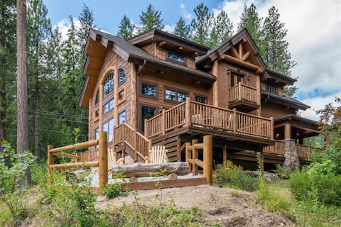 Norge Haus - Riverfront Extraordinary Home