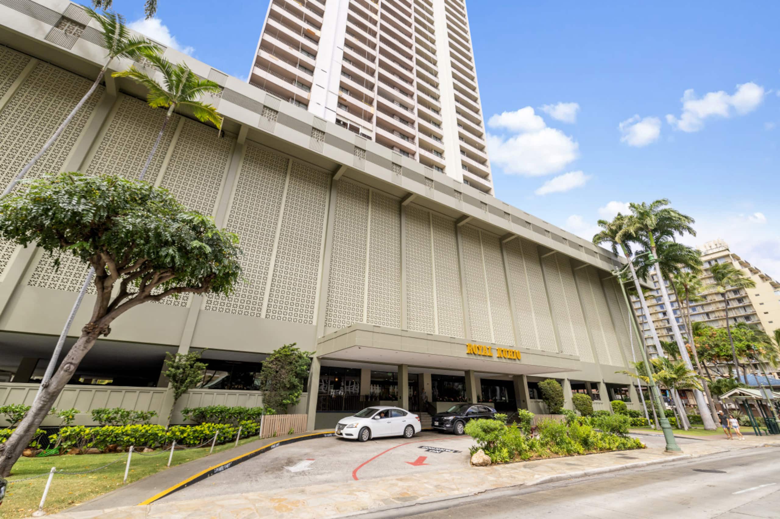 Condo in Honolulu · ★4.19 · 1 bedroom · 3 beds · 1 private bath - Image 20