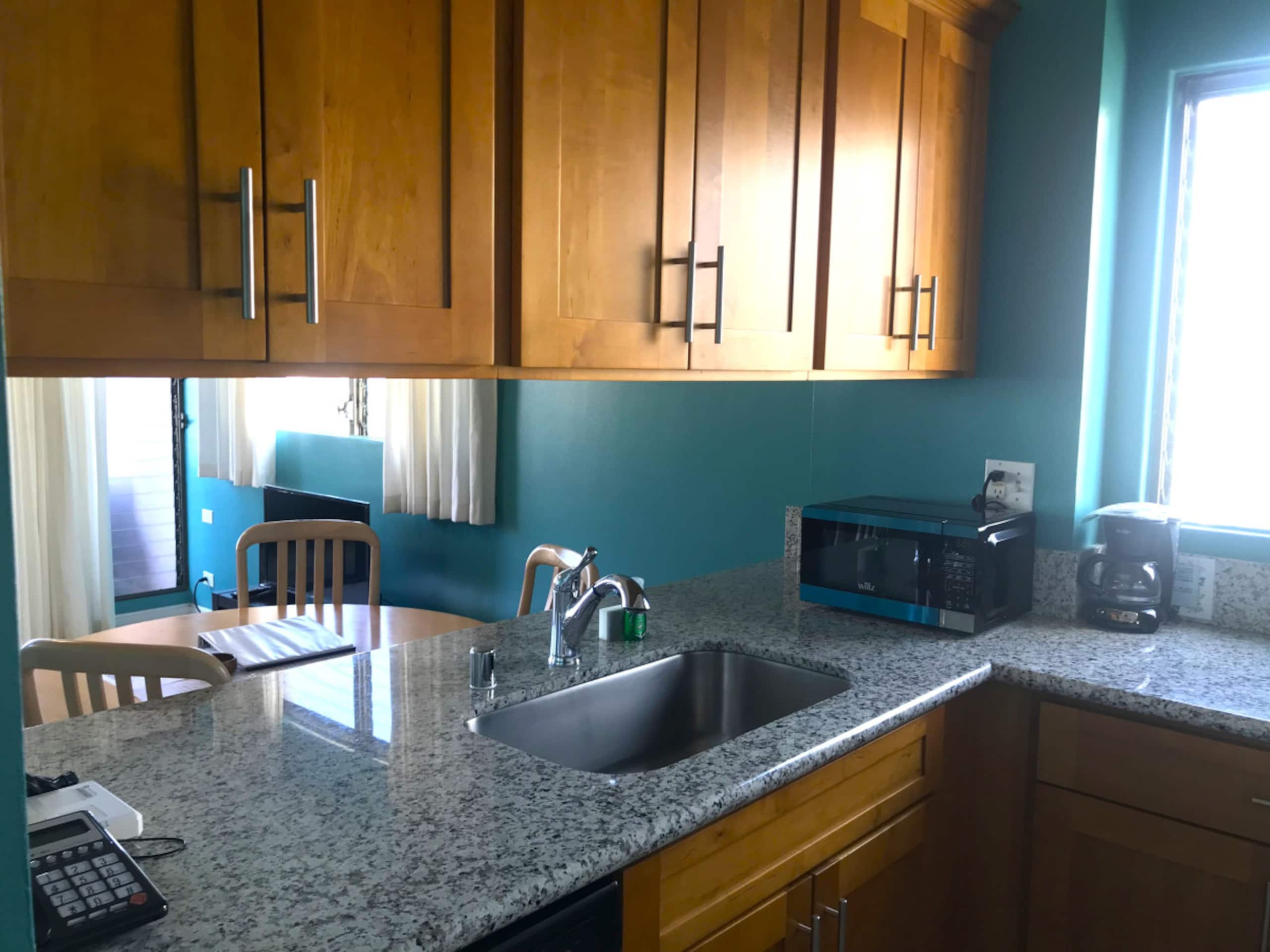 Condo in Honolulu · ★4.19 · 1 bedroom · 3 beds · 1 private bath - Image 10