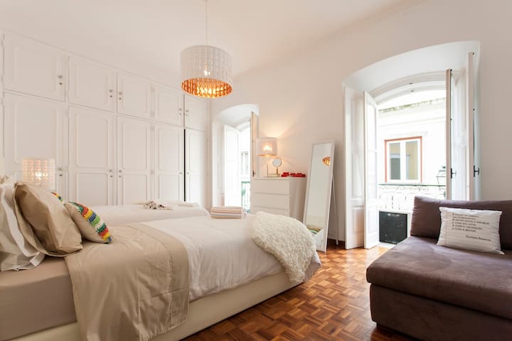 Ginjinha House | 4 Rooms in Bairro Alto w/AC!