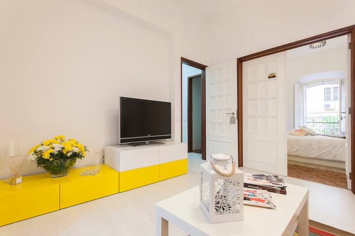 Ginjinha House | 4 Rooms in Bairro Alto w/AC! gallery image 3