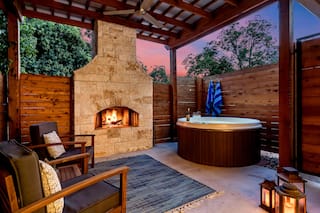 Stay near Fredericksburg