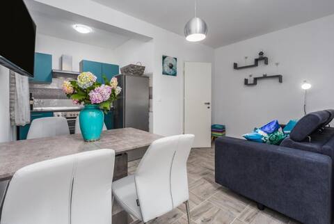 Brand new and charming apartment edi blue with sma