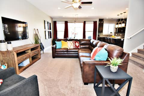 Sleeps 29 | Bikes | Pool/Spa | Garage| 425/429