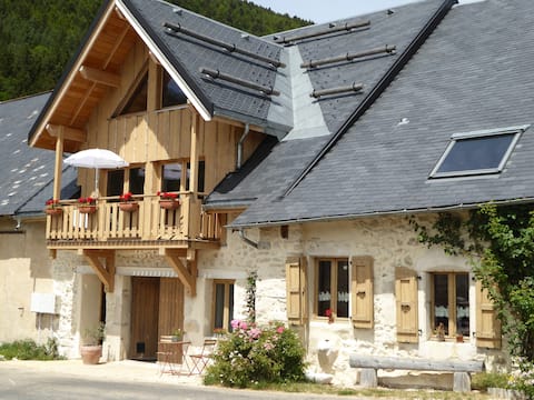 Popular Airbnb listing: Holiday home with mountain views in Villard De Lans