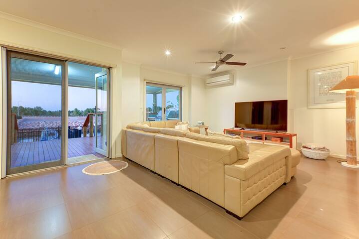 The Sanctuary – Pool, Jetty and Wi-Fi gallery image 5