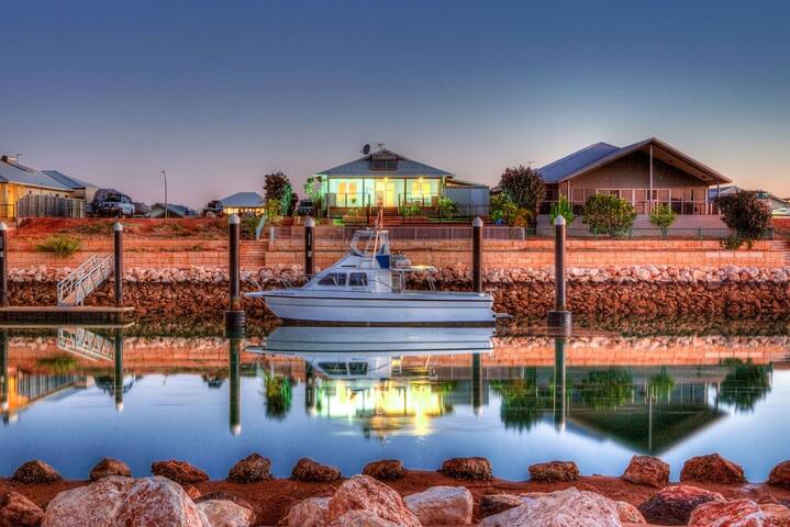 The Sanctuary – Pool, Jetty and Wi-Fi