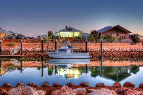 The Sanctuary - Pool, Jetty and Wi-Fi