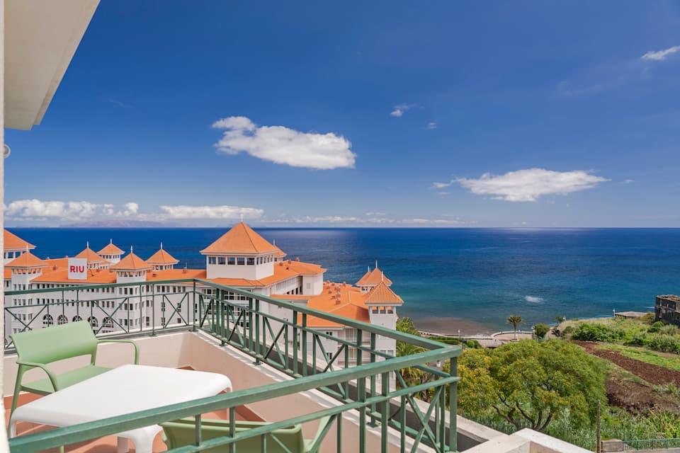 Top-earning Airbnb listing in Santa Cruz, 4 bedrooms