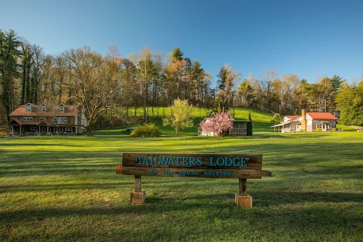 Tailwaters Lodge managed Airbnb listing 1