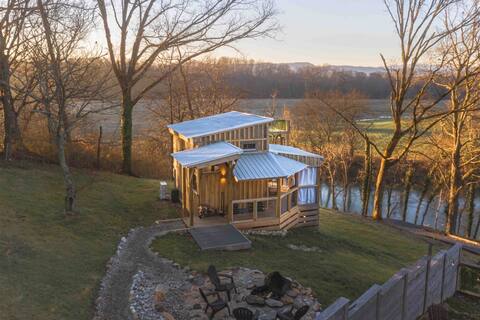 Romantic Tiny House Escape | Near Smoky Mtns