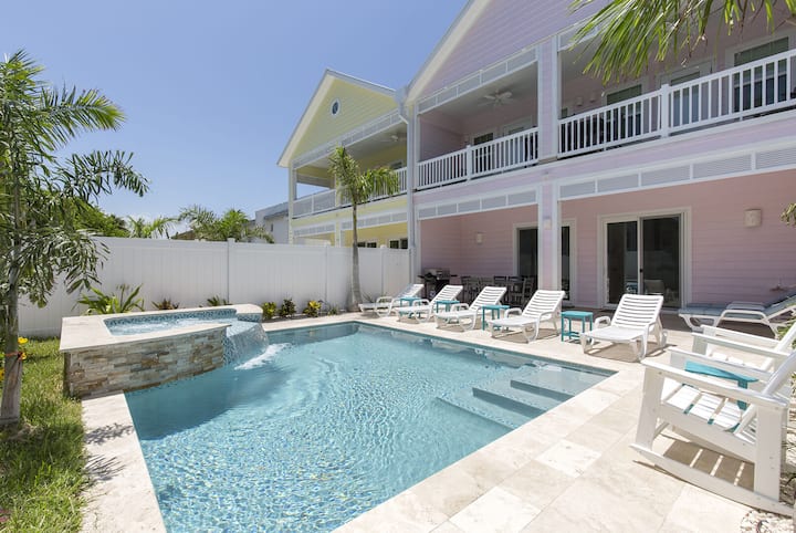 Luxury Coastal Retreat​​​​​​​  Heated Pool - South Padre Island, TX