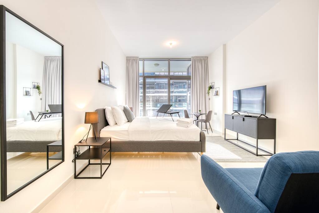 Popular Airbnb listing: Stylish Studio Apartment in Orchid B in Al Hebiah Third