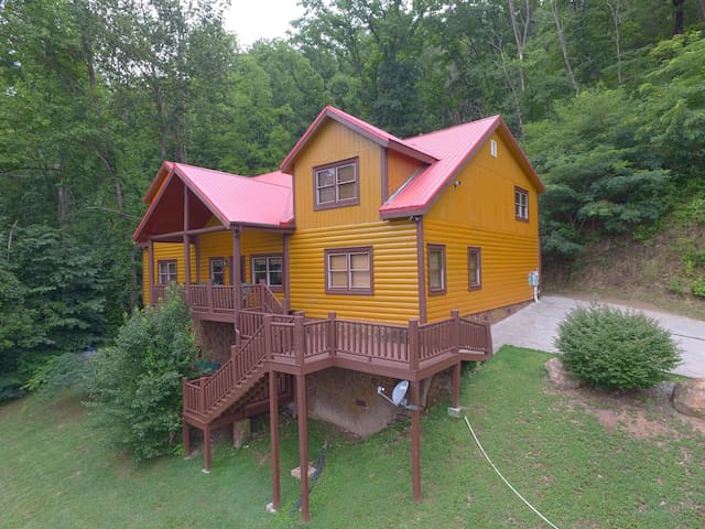 Aunt Bugs Cabins managed Airbnb listing 1