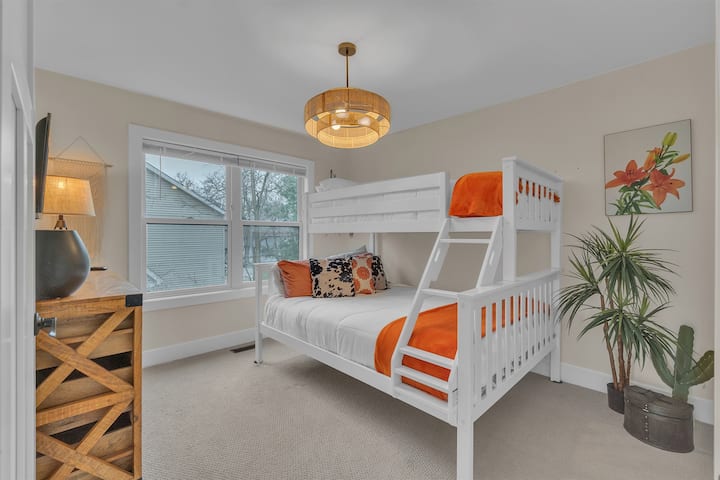 ห้องนอน 4 เตียงควีนไซส์ XL เตียงเดี่ยว 2 ชั้น