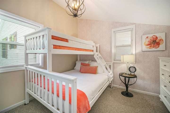 ห้องนอน 3 เตียงควีนไซส์-เตียงเดี่ยว XL 2 ชั้น