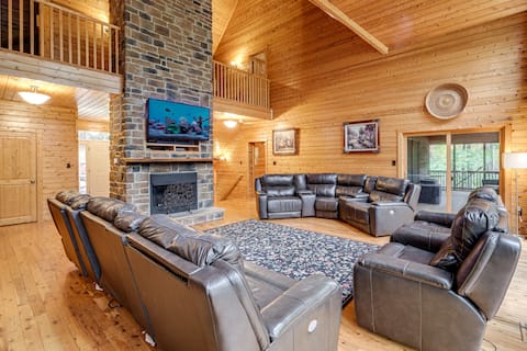 Idyllic Mtn Retreat w/ Hot Tub Near Shenandoah NP!