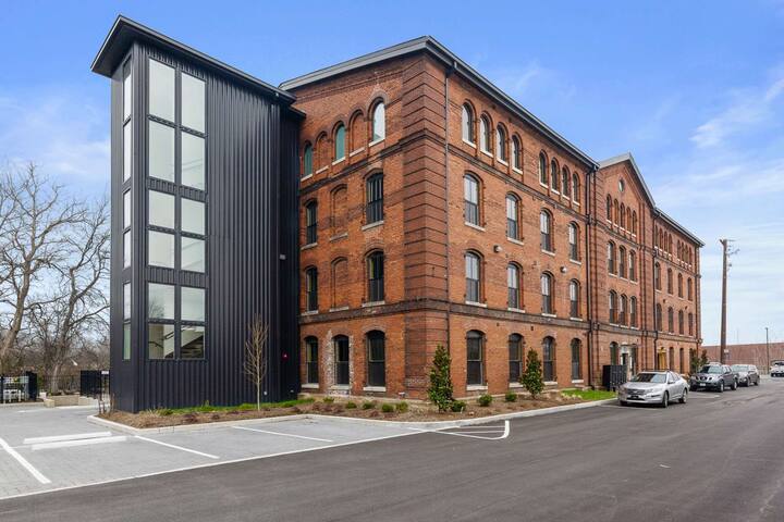 TB One / Combo of Two Luxury Condos / Large Groups gallery image 3