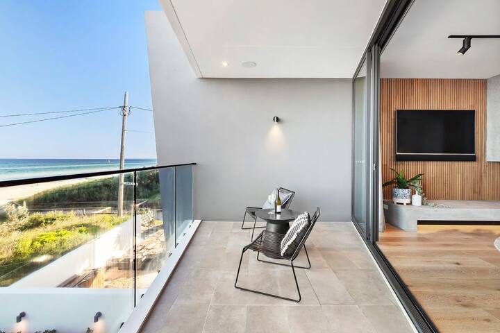 Beachside Lane | Luxury On the Beach with Views gallery image 2