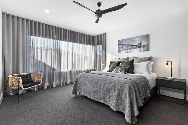 Beachside Lane | Luxury On the Beach with Views gallery image 4