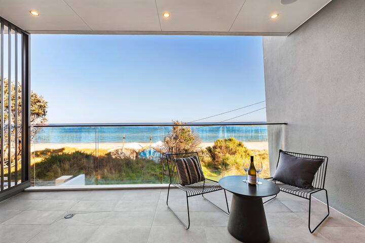 Beachside Lane | Luxury On the Beach with Views