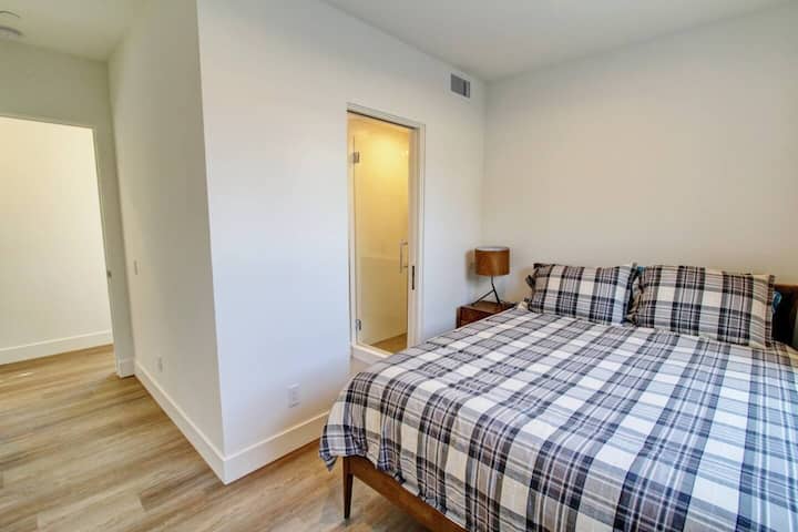 غرفة نوم في الطابق الأول (سرير بحجم كوين) 