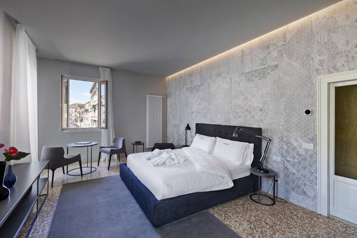 Tiepolo Prestige Canal View gallery image 3