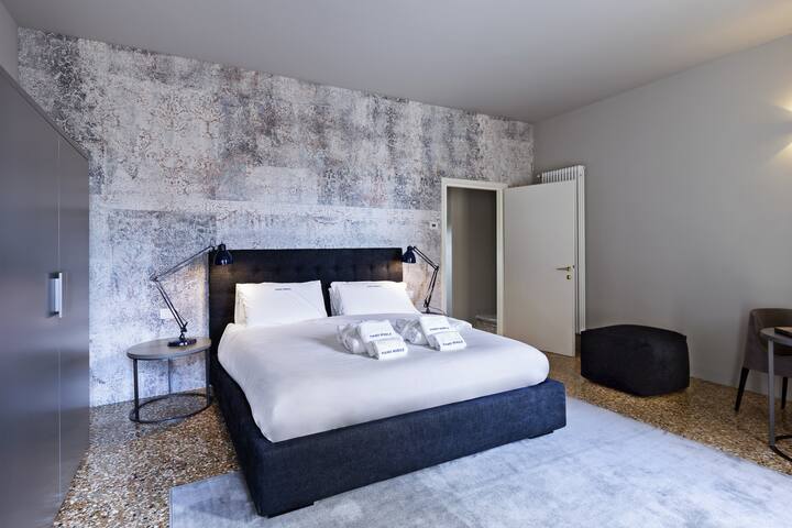 Tiepolo Prestige Canal View gallery image 5