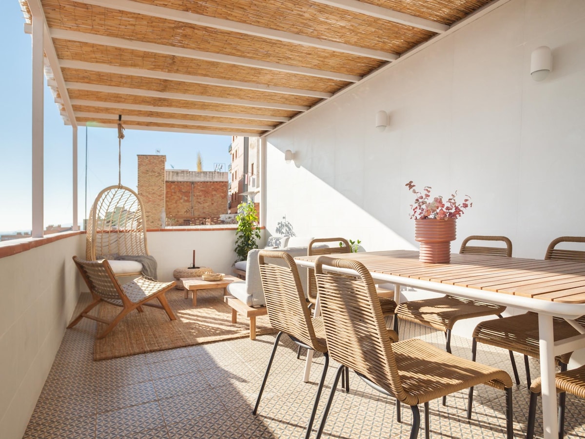 Top performing Airbnb: From BCN to HEAVEN! Home with terrace in El Carmel