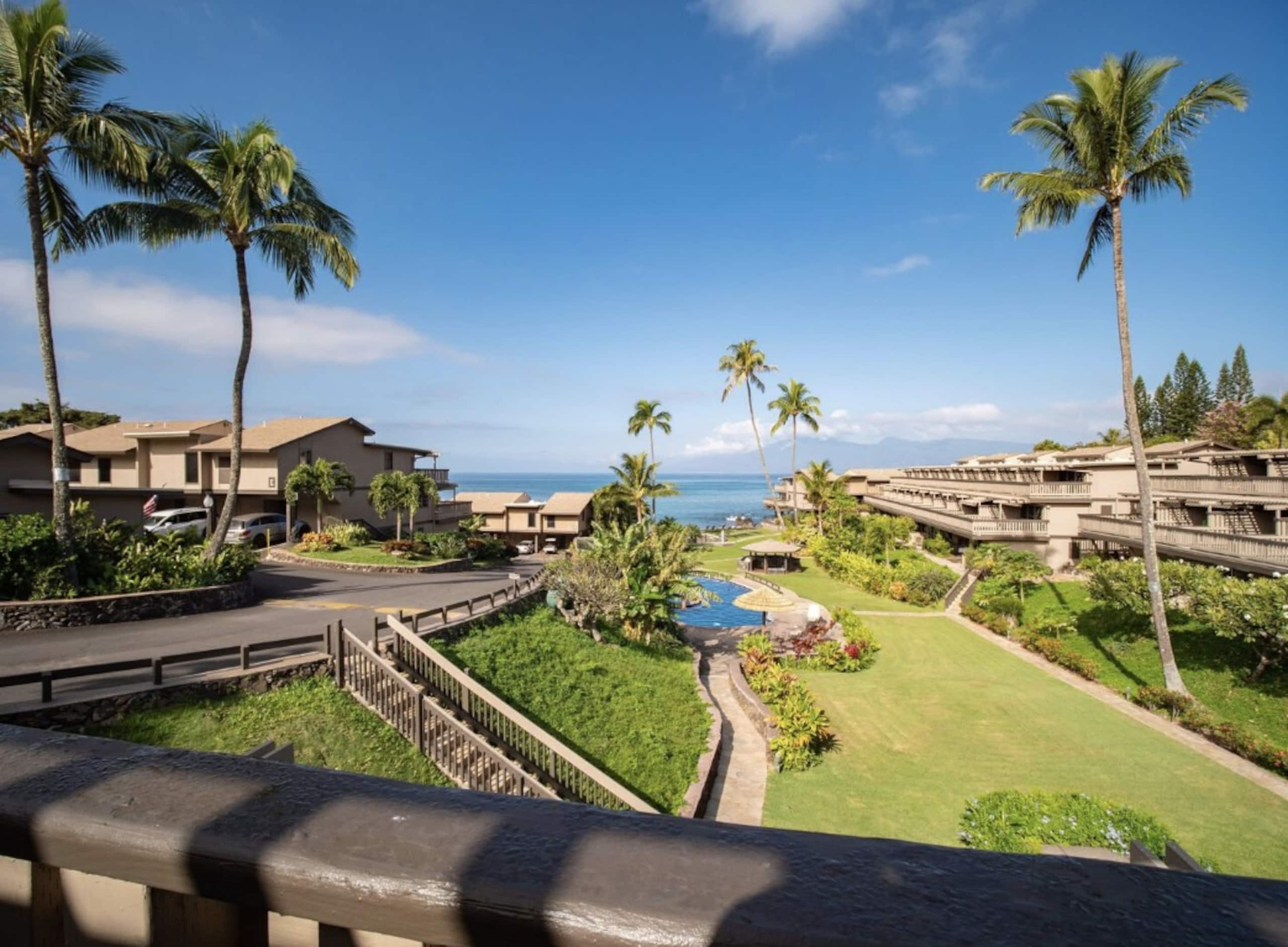 Condo in Lahaina · ★4.96 · 2 bedrooms · 3 beds · 2.5 baths - Image 26