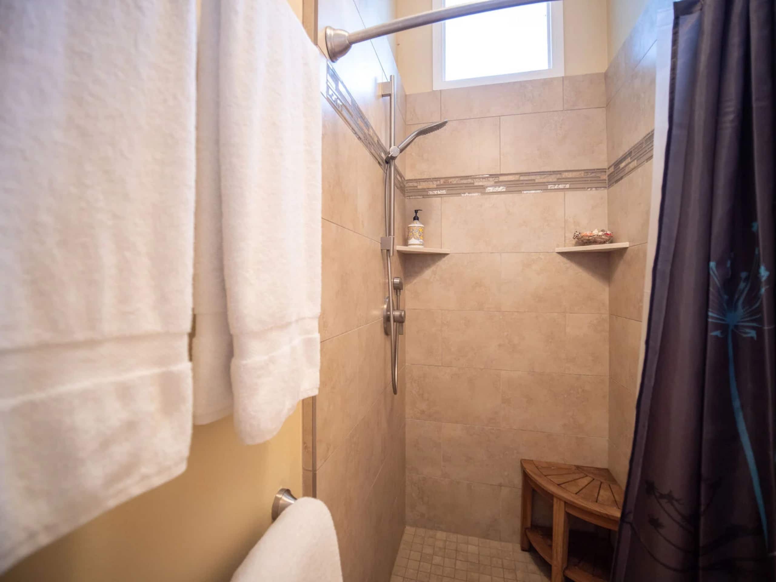 Condo in Lahaina · ★4.96 · 2 bedrooms · 3 beds · 2.5 baths - Image 18