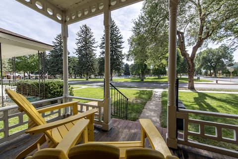 Dog Friendly•Prime Location•Outdoor Dining Area