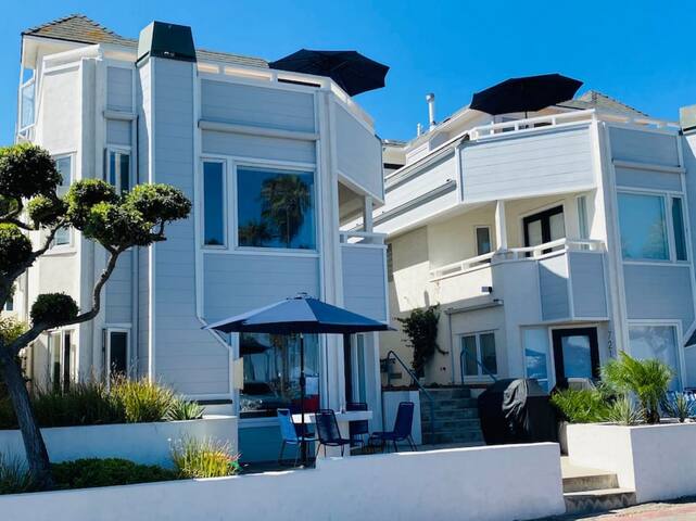 Luxe Ocean View Home w Parking -Sleeps20 -South MB gallery image 4