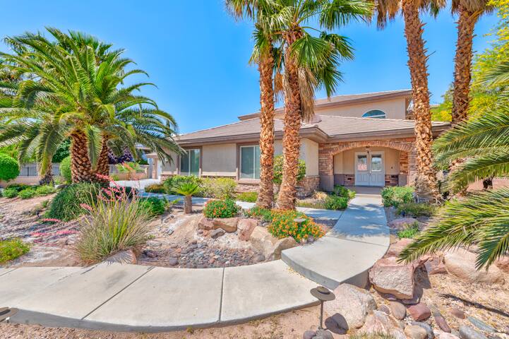 777Rentals – 10BR/7BA – West Strip Paradise gallery image 2