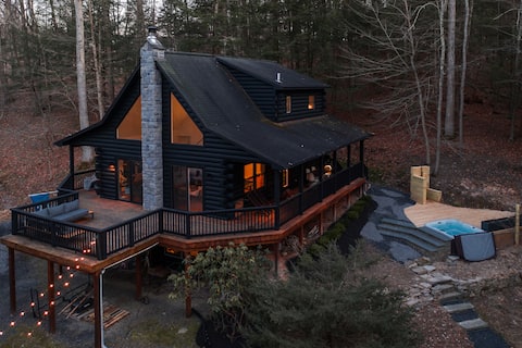 Mossybrook Hideout: Private Creek Oasis w Hot Tub