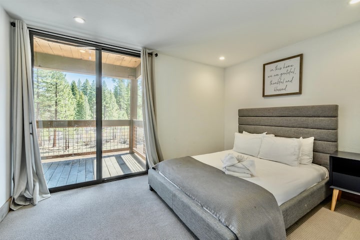 Downstair Queue Bedroom