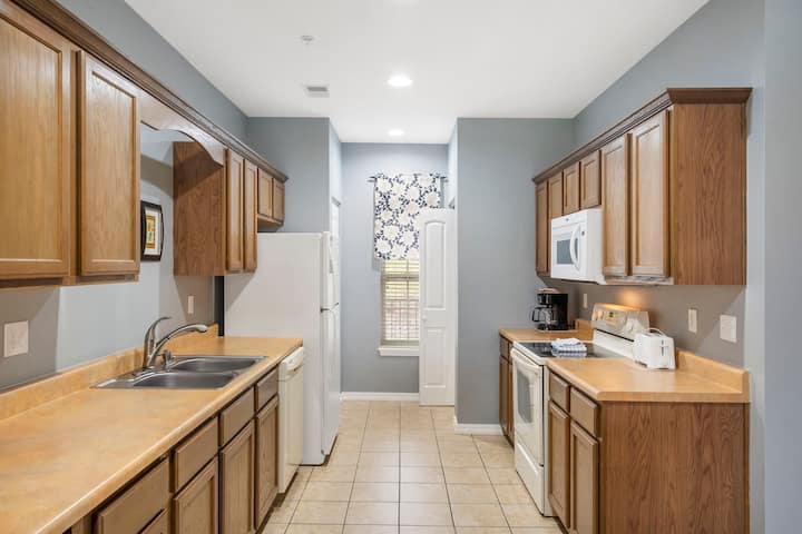 2 Bedroom, 2 Bathroom Golf Condo Feat. Covered Balcony With Beautifulcourse View - Branson, MO